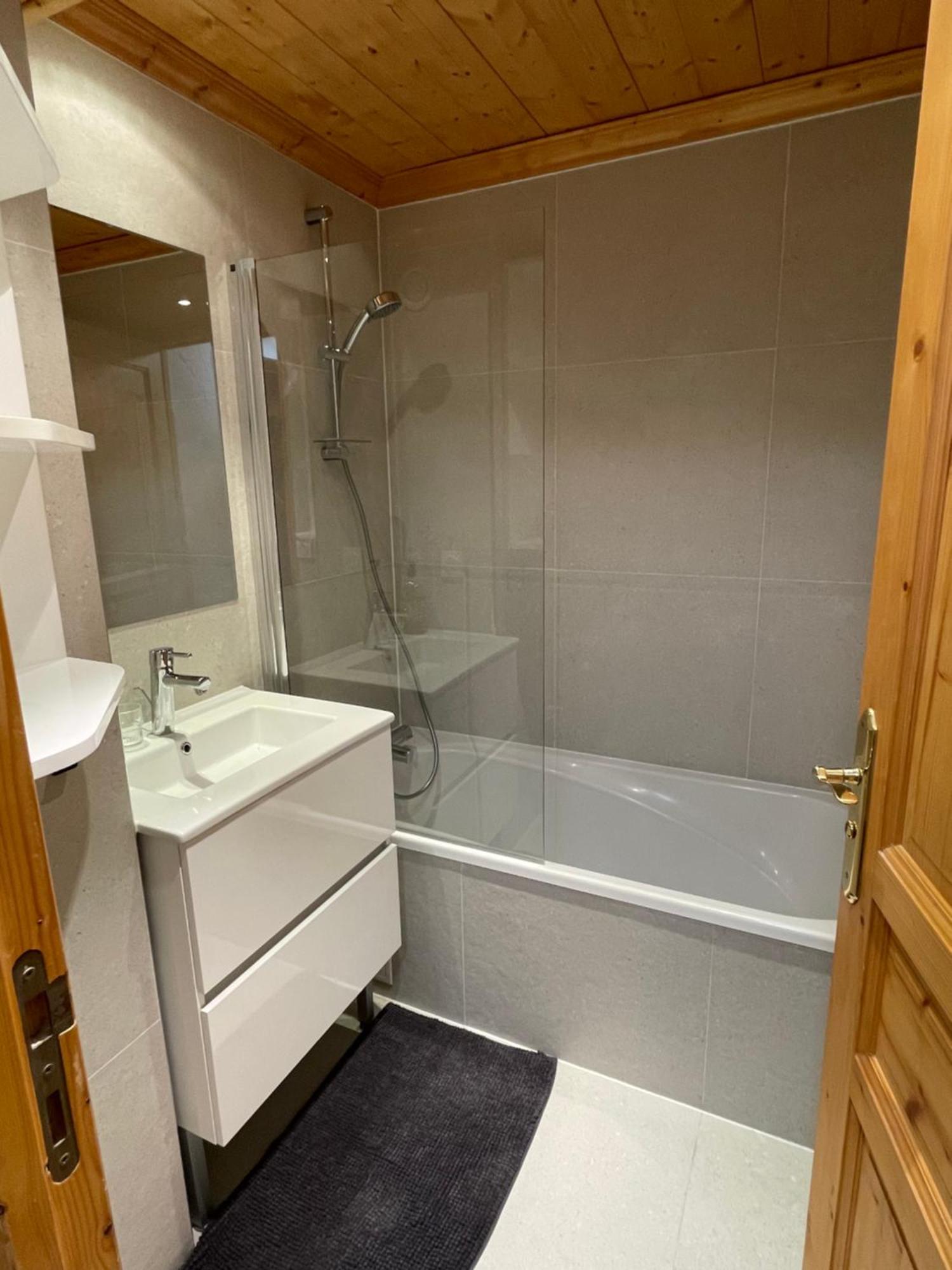 Meribel Centre La Chaudanne, Real Ski In And Out, 3 Bedrooms 2 Bathrooms Newly Renovated, Chalet L'Eperviere Bagian luar foto